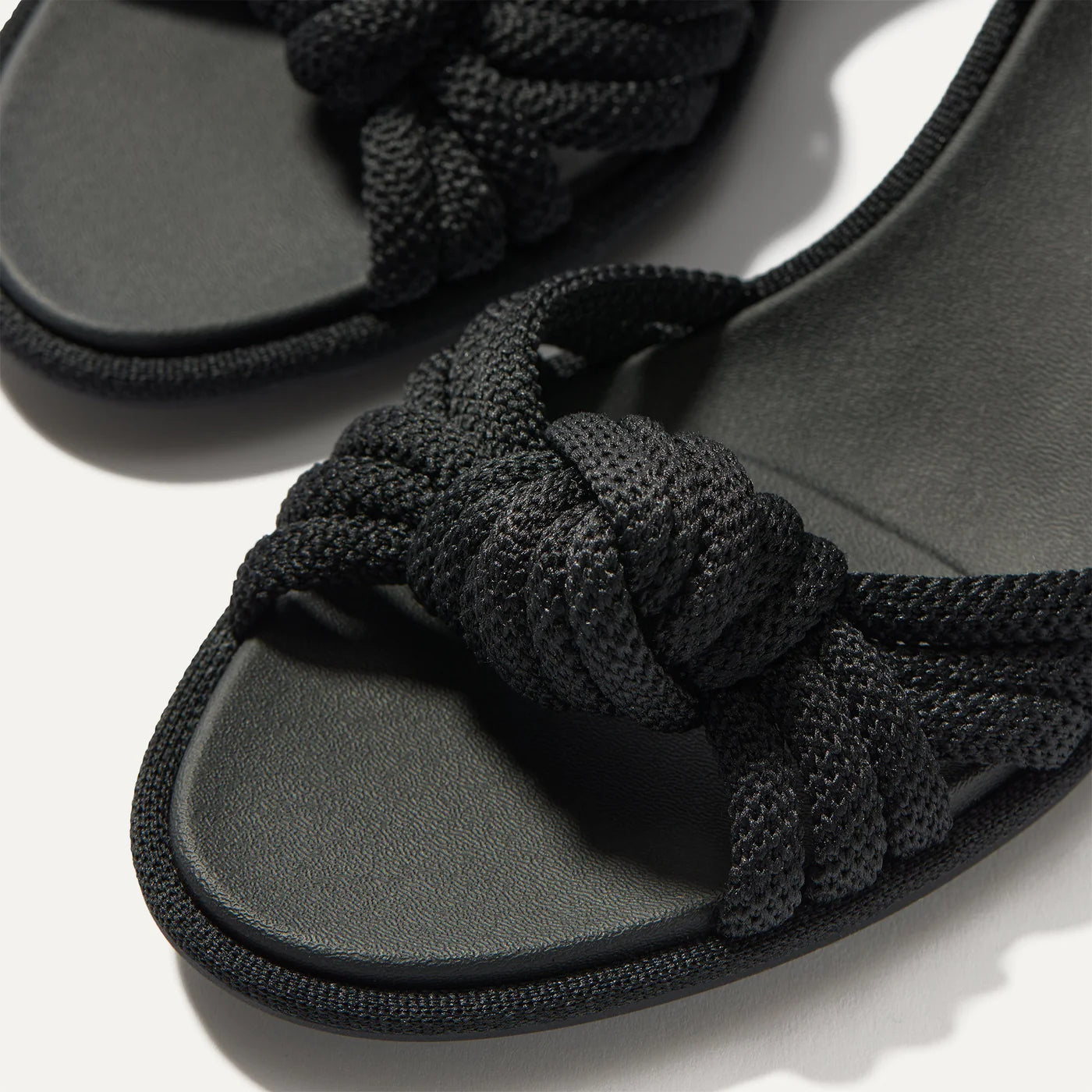 FLATREVE  The Knot Sandal