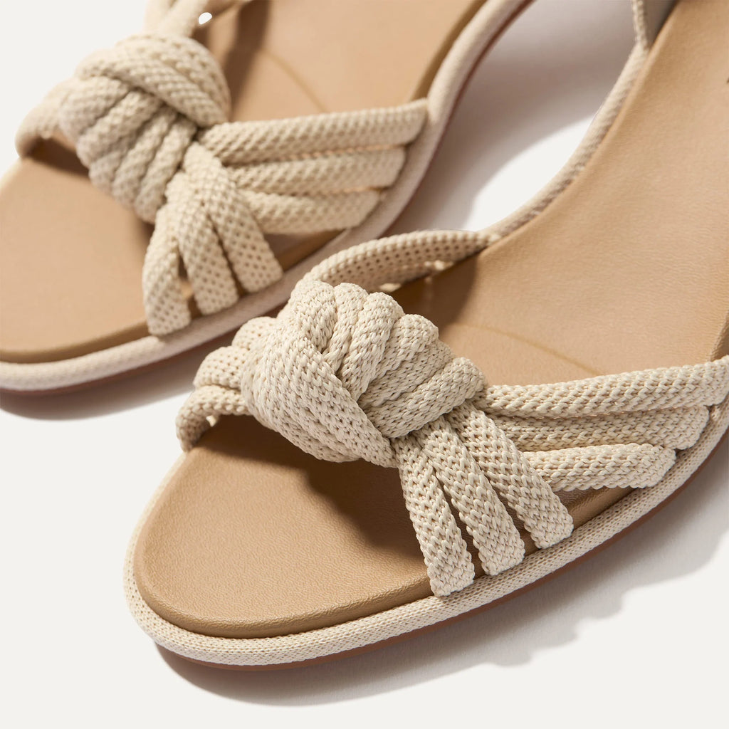FLATREVE  The Knot Sandal